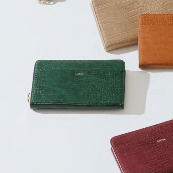 🎉LAST PIECE🎉CALPAK Croc Wallet in Emerald - Picture 10 of 10
